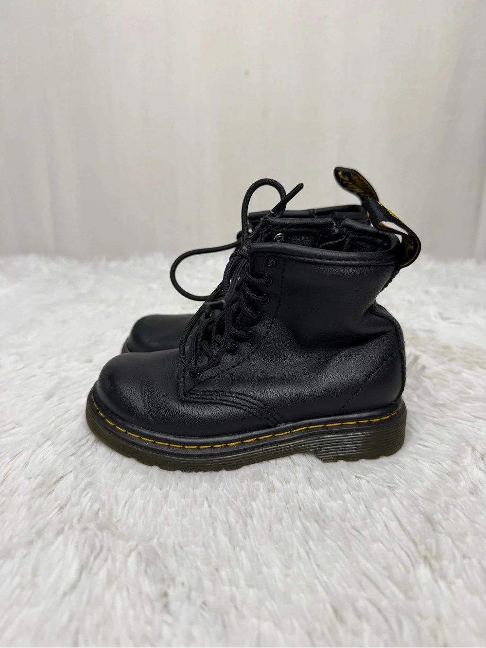 DR. MARTENS / 1460 black leather lace up combat boots / 8
